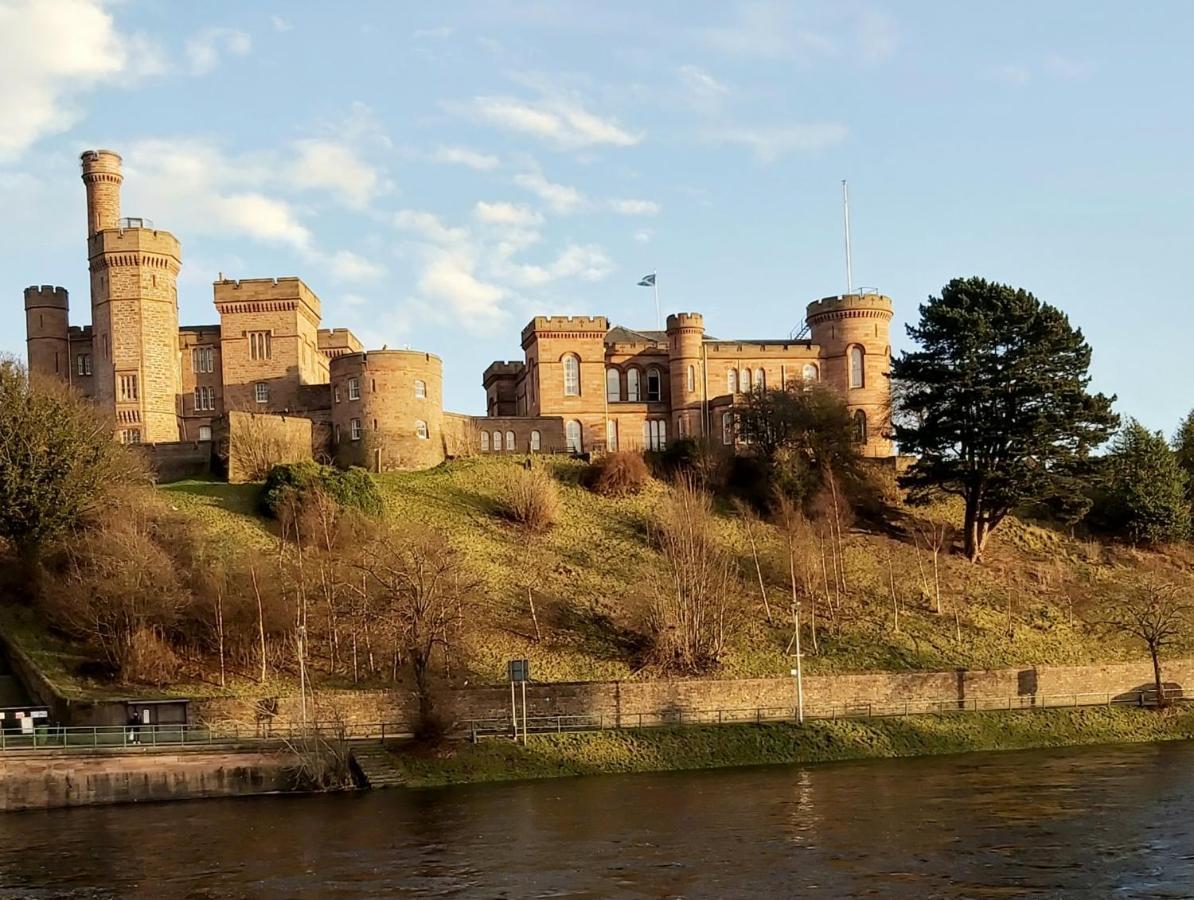 Inverness City Centre Apartment With Elevator And Google Chromecast Екстер'єр фото