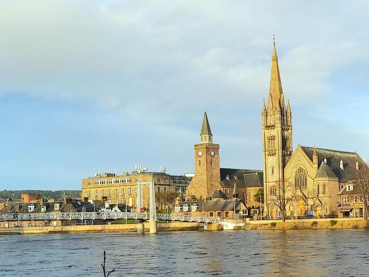 Inverness City Centre Apartment With Elevator And Google Chromecast Екстер'єр фото