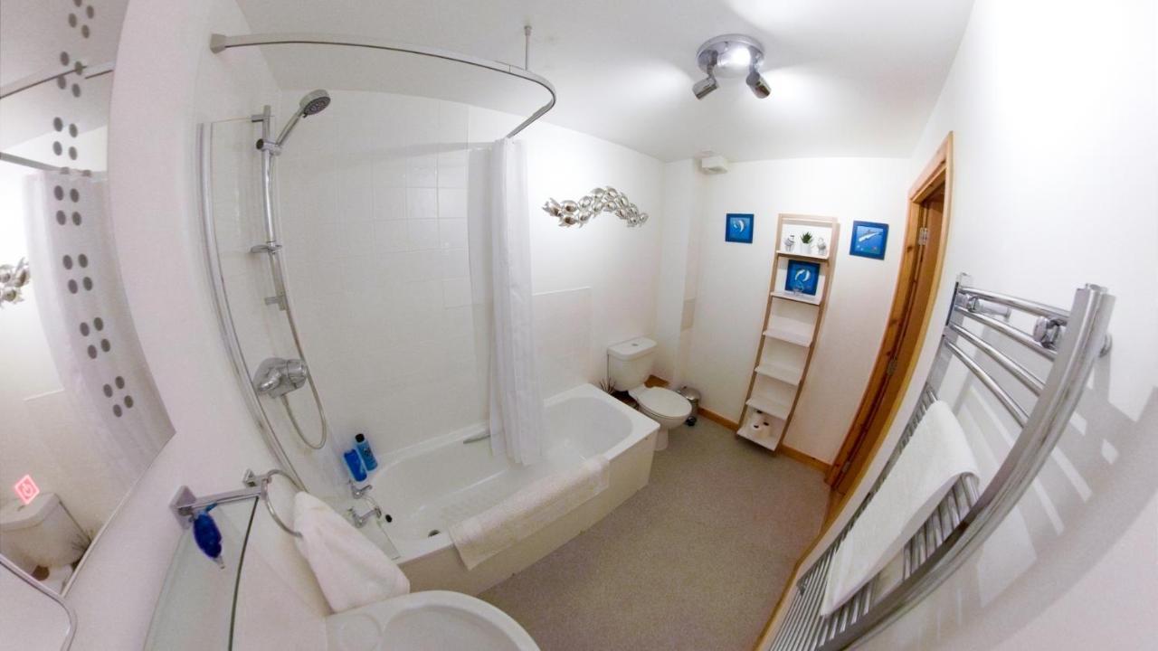 Inverness City Centre Apartment With Elevator And Google Chromecast Екстер'єр фото